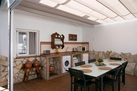Kitchen or kitchenette, Seating area, minibar, pet friendly, stove, toaster, washing machine