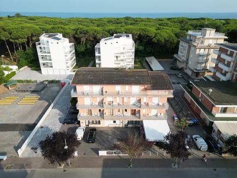 Property building, Day, Bird's eye view, Sea view, Street view, Location, Parking