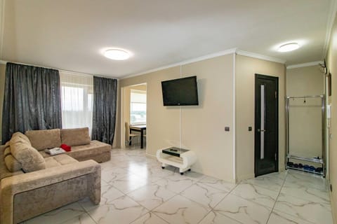 Communal lounge/ TV room, TV and multimedia, Living room, Seating area, Guests, internet, internet