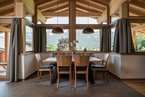 Living room, Seating area, Food