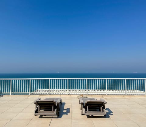 Day, Natural landscape, View (from property/room), Balcony/Terrace, Beach, Sea view, sunbed