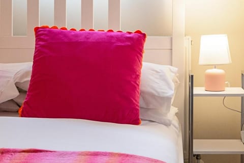 2 bedroom Large Town Centre Apartment FREE Parking Apartment in Loughborough