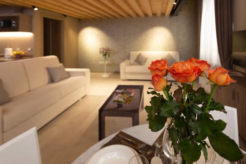 Photo of the whole room, Decorative detail