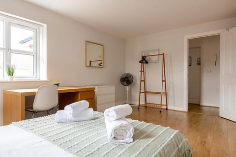 2 Bedroom Large First Floor Apartment with FREE Parking Apartment in Loughborough