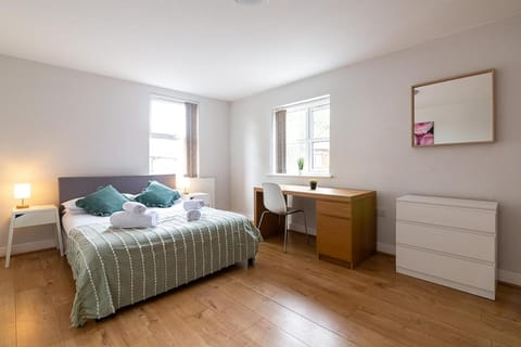 2 Bedroom Large First Floor Apartment with FREE Parking Apartment in Loughborough