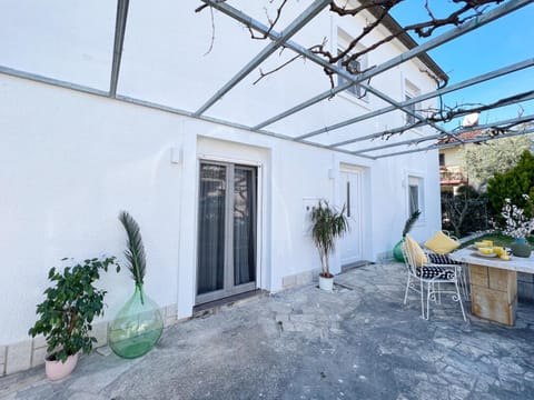 Property building, Facade/entrance, Day, View (from property/room)