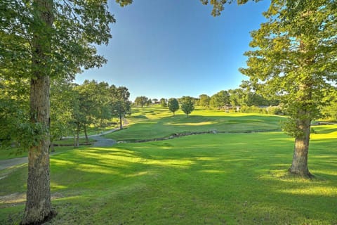 Cozy Resort Condo 5 Mi to Branson Landing! Apartment in Ozark Mountains