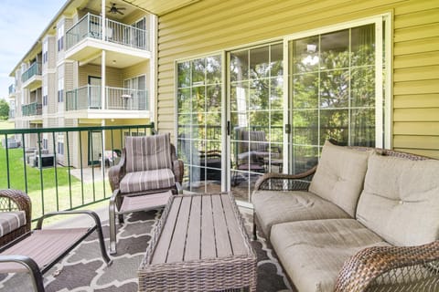 Cozy Resort Condo 5 Mi to Branson Landing! Apartment in Ozark Mountains