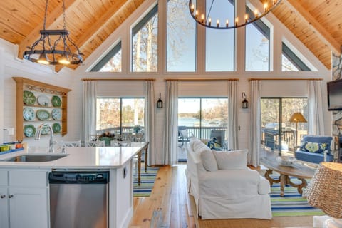 Beautiful Lake Keowee Home with Boat Dock and Fire Pit House in Lake Keowee