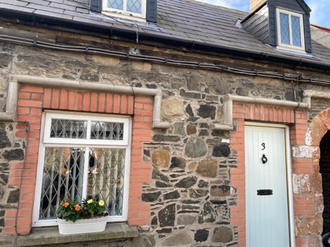 Arthur Street Guest Cottage (Sister cottage number 3) House in Northern Ireland