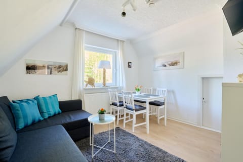 Living room, Dining area, Bedroom