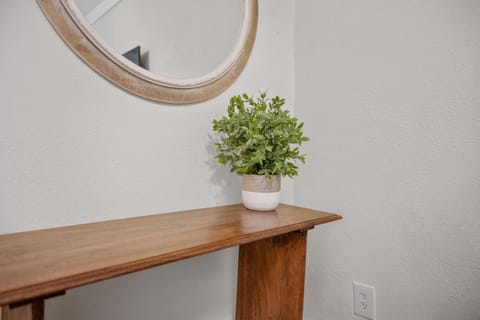 The Flats on Florida St - Super Comfy 2-Bedroom Apartments Apartment in Mobile