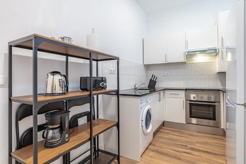 Coffee/tea facilities, Kitchen or kitchenette, Food, Breakfast, washing machine, kitchen