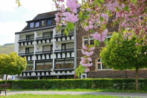 Property building, Day