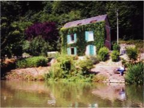 Maison troglodytique avec WiFi, barbecue et cheminée - FR-1-410-156 House in Centre-Val de Loire