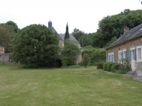 Gîte spacieux rénové en 1850 avec grand jardin, terrasse, jeux pour enfants et équipements modernes ! - FR-1-410-172 House in Centre-Val de Loire