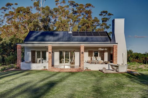 Property building, Day, Garden, Garden view