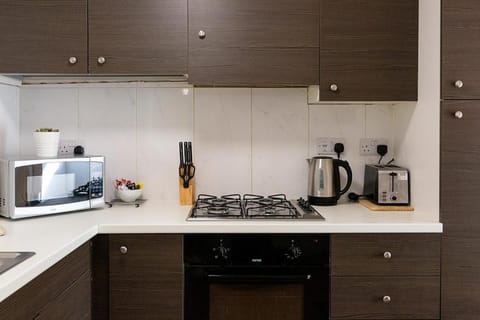 Coffee/tea facilities, Kitchen or kitchenette, stove, toaster