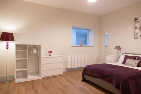 Hereford City Centre - Apartment 2, Isabella House - Modern Apartment In The Heart of The City - Sleeps 2 Guests - Hosted by RENTMYHOUSE Apartment in Hereford