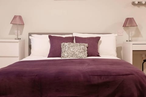 Hereford City Centre - Apartment 2, Isabella House - Modern Apartment In The Heart of The City - Sleeps 2 Guests - Hosted by RENTMYHOUSE Apartment in Hereford