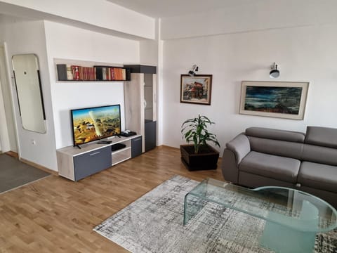 Fabulous family apartment, Beverly Hills Mall area Apartment in Skopje
