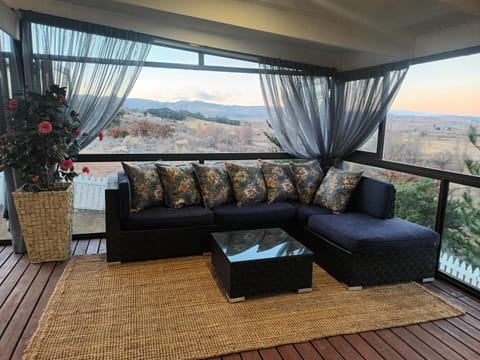 Balcony/Terrace, Seating area, Mountain view