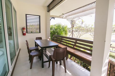 View (from property/room), Balcony/Terrace, Seating area