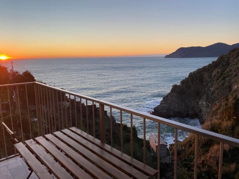 On the Way to the Marina Apartment in Corniglia