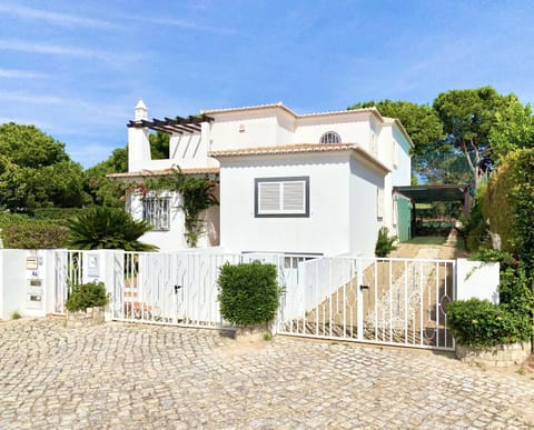 Property building, Facade/entrance, Off site