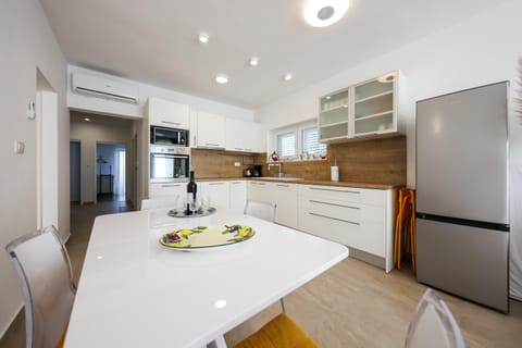 Apartment Puntamika Villa De Rosa - Ground floor Apartment in Zadar