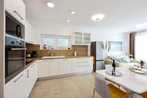 Apartment Puntamika Villa De Rosa - Ground floor Apartment in Zadar