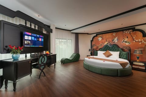 Bed, TV and multimedia, Photo of the whole room, Bedroom