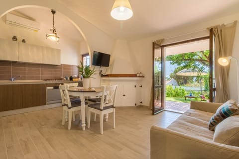 Photo of the whole room, Dining area