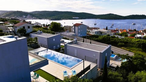 Property building, Nearby landmark, Day, Neighbourhood, Natural landscape, Bird's eye view, City view, Pool view, Sea view, Street view, Swimming pool, Location, Parking