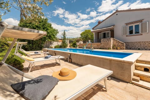 Property building, Facade/entrance, Off site