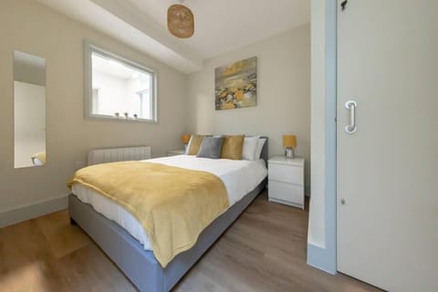 Hereford City Centre - Apartment 3, Isabella House - Modern Apartment In The Heart of The City - Sleeps 2 Guests - Hosted by RENTMYHOUSE Apartment in Hereford