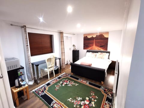 Peaceful Studio En-suite pvt entrance Garden free parking Apartment in Nottingham