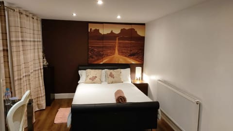 Peaceful Studio En-suite pvt entrance Garden free parking Apartment in Nottingham
