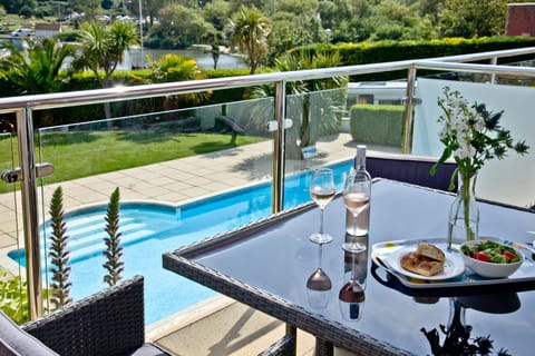 Balcony/Terrace, Pool view, Swimming pool