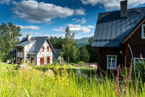 Property building, Spring, Day, Natural landscape, Summer, Garden, Garden view, Garden view, Mountain view