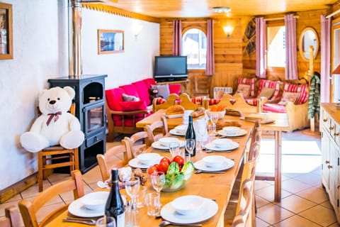 Chalet Gypaete - Chalet Traditionnel 180m2 - 6 chambres, 6 salles de bain, jacuzzi MAE-5886 Chalet in Tignes