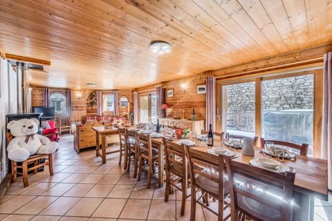 Chalet Gypaete - Chalet Traditionnel 180m2 - 6 chambres, 6 salles de bain, jacuzzi MAE-5886 Chalet in Tignes