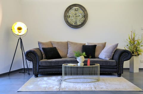 Ruhige Ferienwohnung mit Garten und Garage in Privatvilla Apartment in Merano