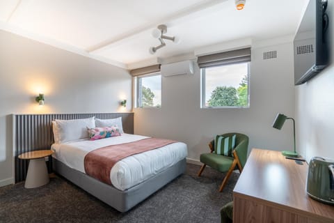 Bed, TV and multimedia, Coffee/tea facilities, Seating area, air conditioner