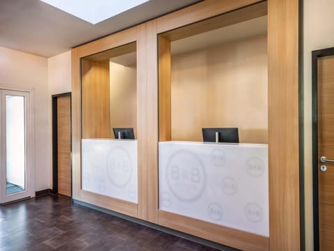 Lobby or reception, Photo of the whole room