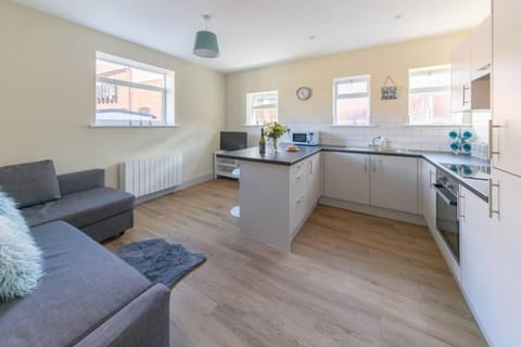 Hereford City Centre - Apartment 4, Isabella House - Modern Apartment In The Heart of The City - Sleeps 4 Guests - Hosted by RENTMYHOUSE Apartment in Hereford