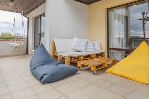 Patio, Balcony/Terrace, Seating area