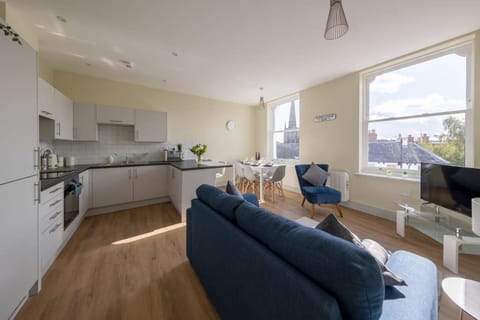 Hereford City Centre - Apartment 5, Isabella House - Modern Apartment In The Heart of The City - Sleeps 6 Guests - Hosted by RENTMYHOUSE Apartment in Hereford