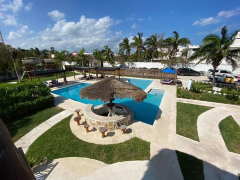 Restaurant/places to eat, Swimming pool, Swimming pool