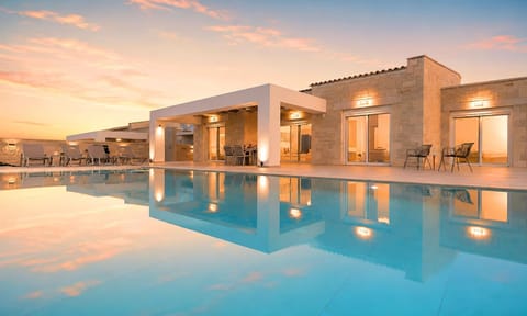 Property building, Day, Pool view, Swimming pool, Sunrise, Sunset, sunbed